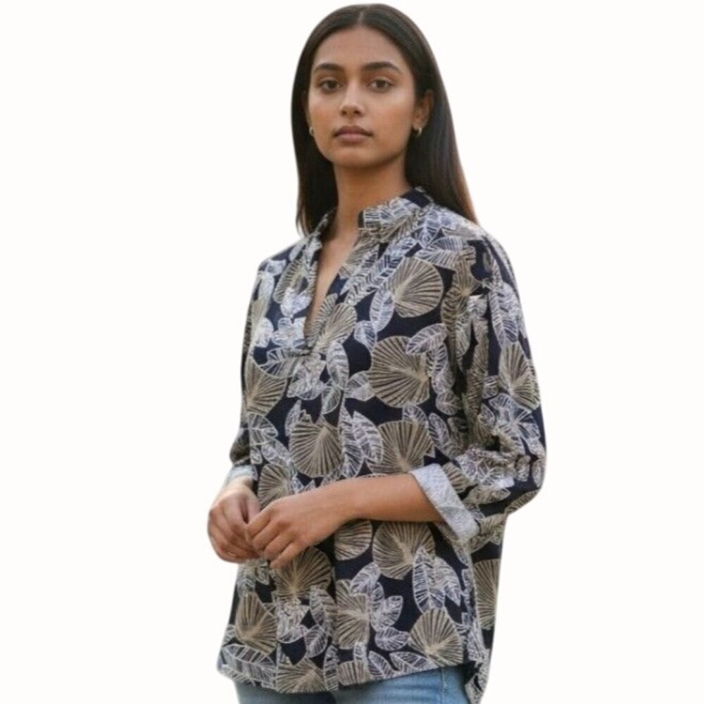 Amana Medium Navy Beige Leaf Print Blouse Split Neck 3/4 Sleeve Chic Top